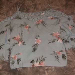 Size large women’s floral off the shoulder shirt
